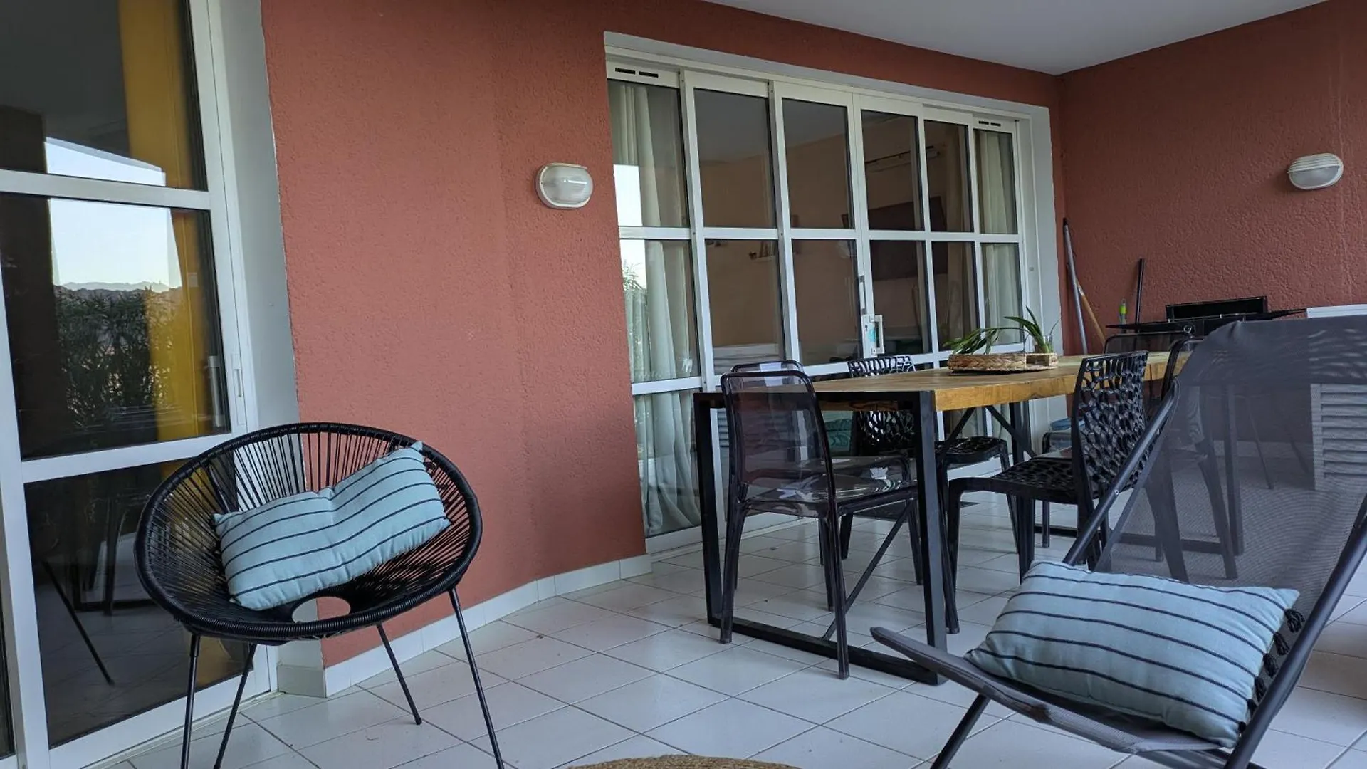 Appartement Rez De Jardin 4 A 5 Personnes Cap Esterel Saint-Raphael  Saint-Raphael (Var)