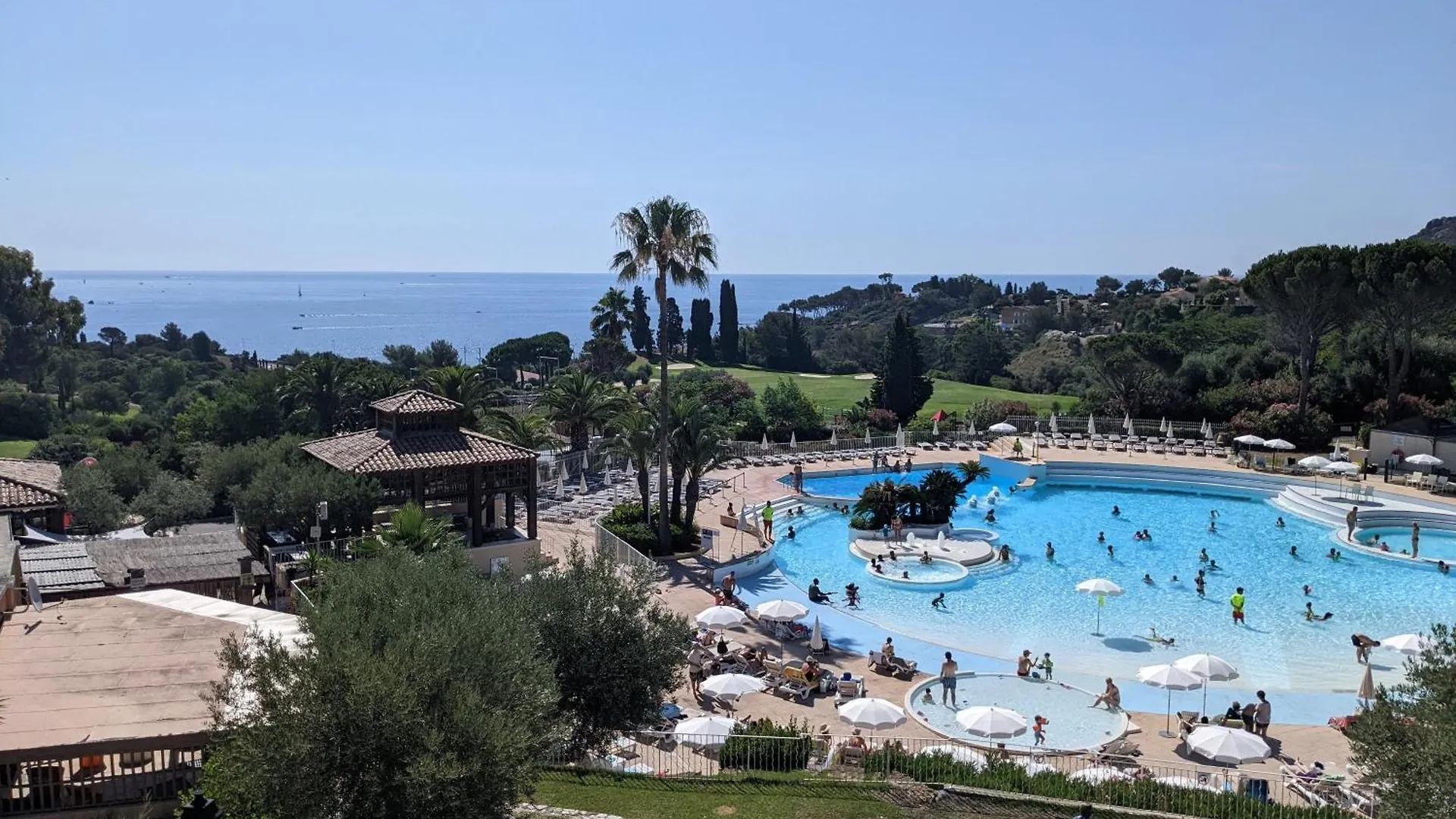 Appartement Rez De Jardin 4 A 5 Personnes Cap Esterel Saint-Raphael  France