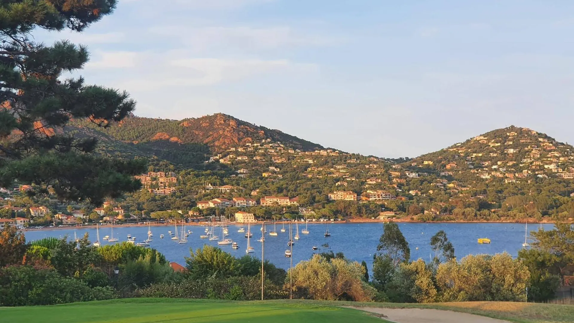 Appartement Rez De Jardin 4 A 5 Personnes Cap Esterel Saint-Raphael  0*, Saint-Raphael (Var) France