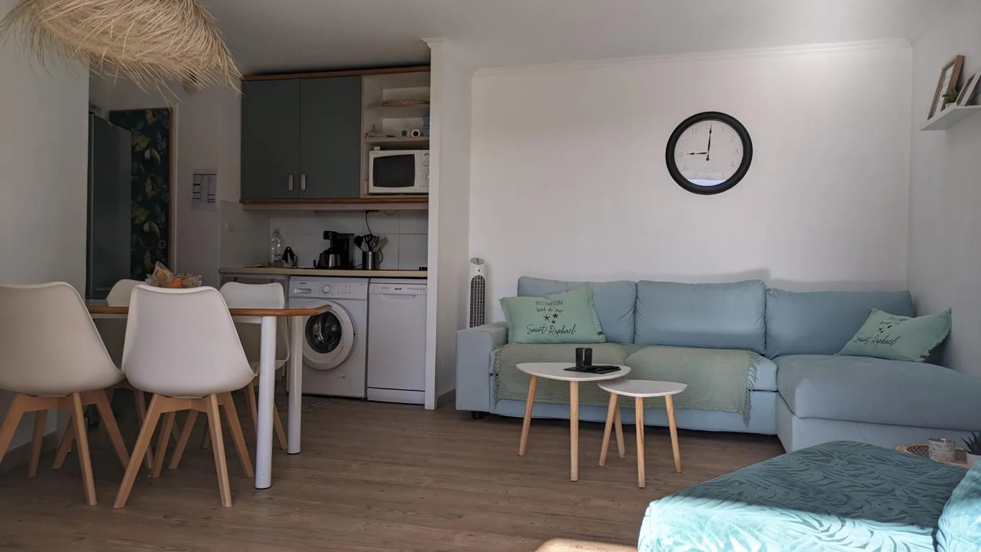 Appartement Rez De Jardin 4 A 5 Personnes Cap Esterel Saint-Raphael  0*, Saint-Raphael (Var)
