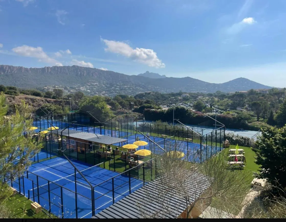 Appartement Rez De Jardin 4 A 5 Personnes Cap Esterel Saint-Raphael  France