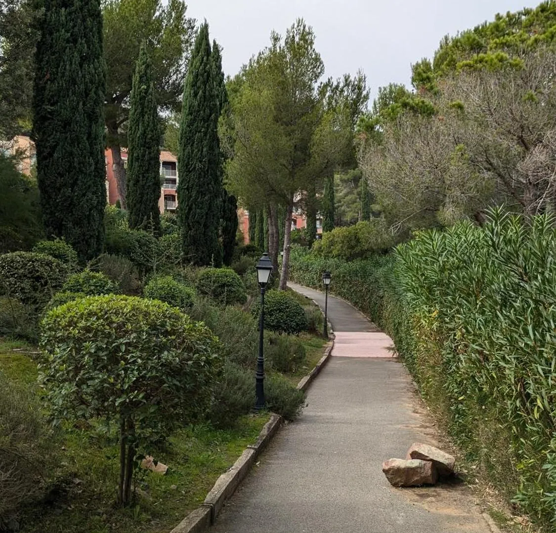 Appartement Rez De Jardin 4 A 5 Personnes Cap Esterel Saint-Raphael  0*, Saint-Raphael (Var)