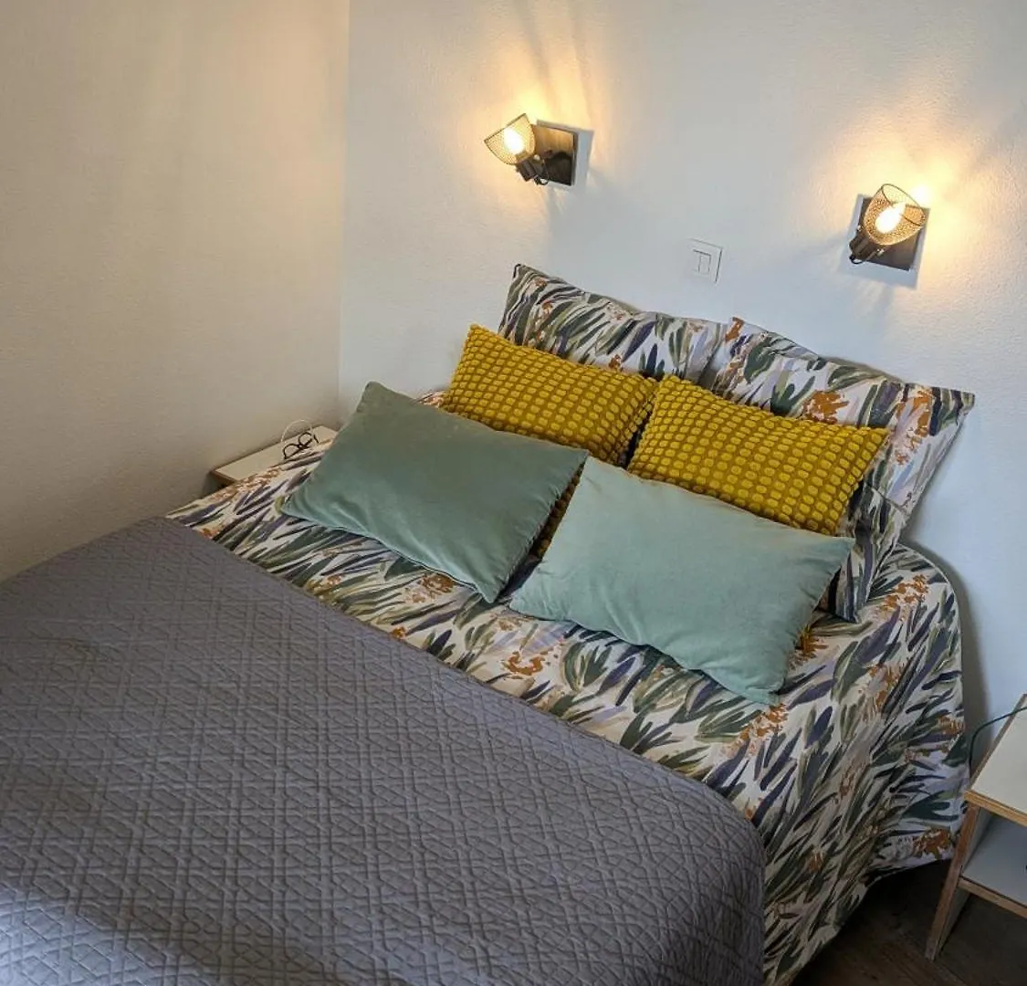 Appartement Rez De Jardin 4 A 5 Personnes Cap Esterel Saint-Raphael  Apartment