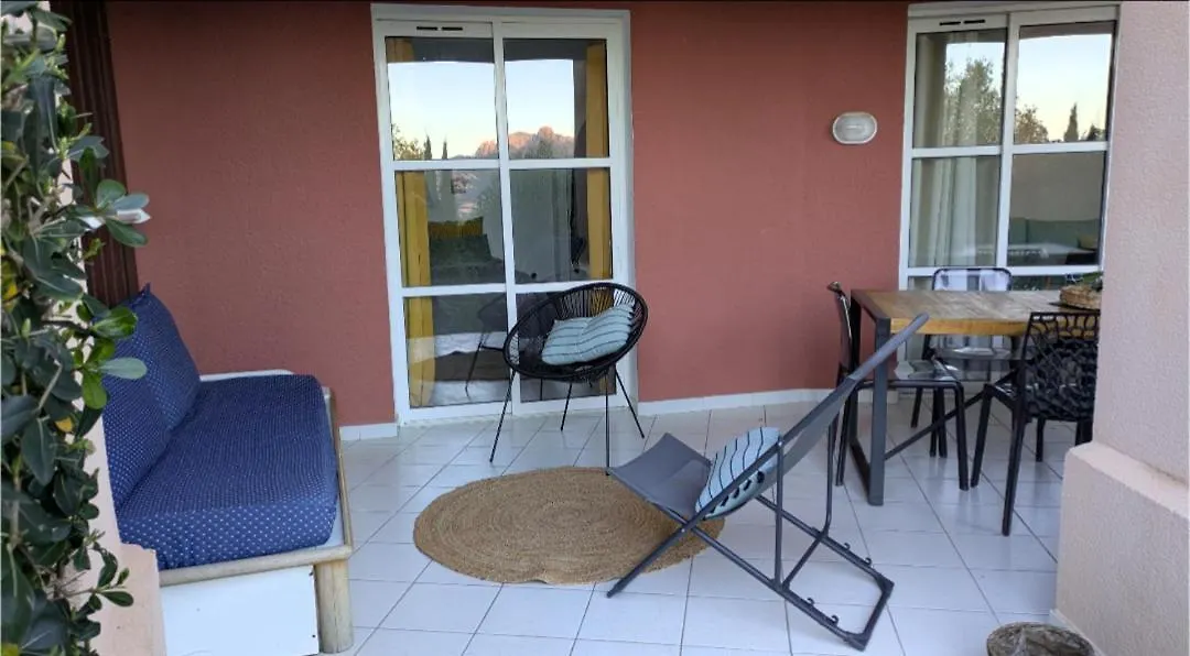 Appartement Rez De Jardin 4 A 5 Personnes Cap Esterel Saint-Raphael  0*, Saint-Raphael (Var)